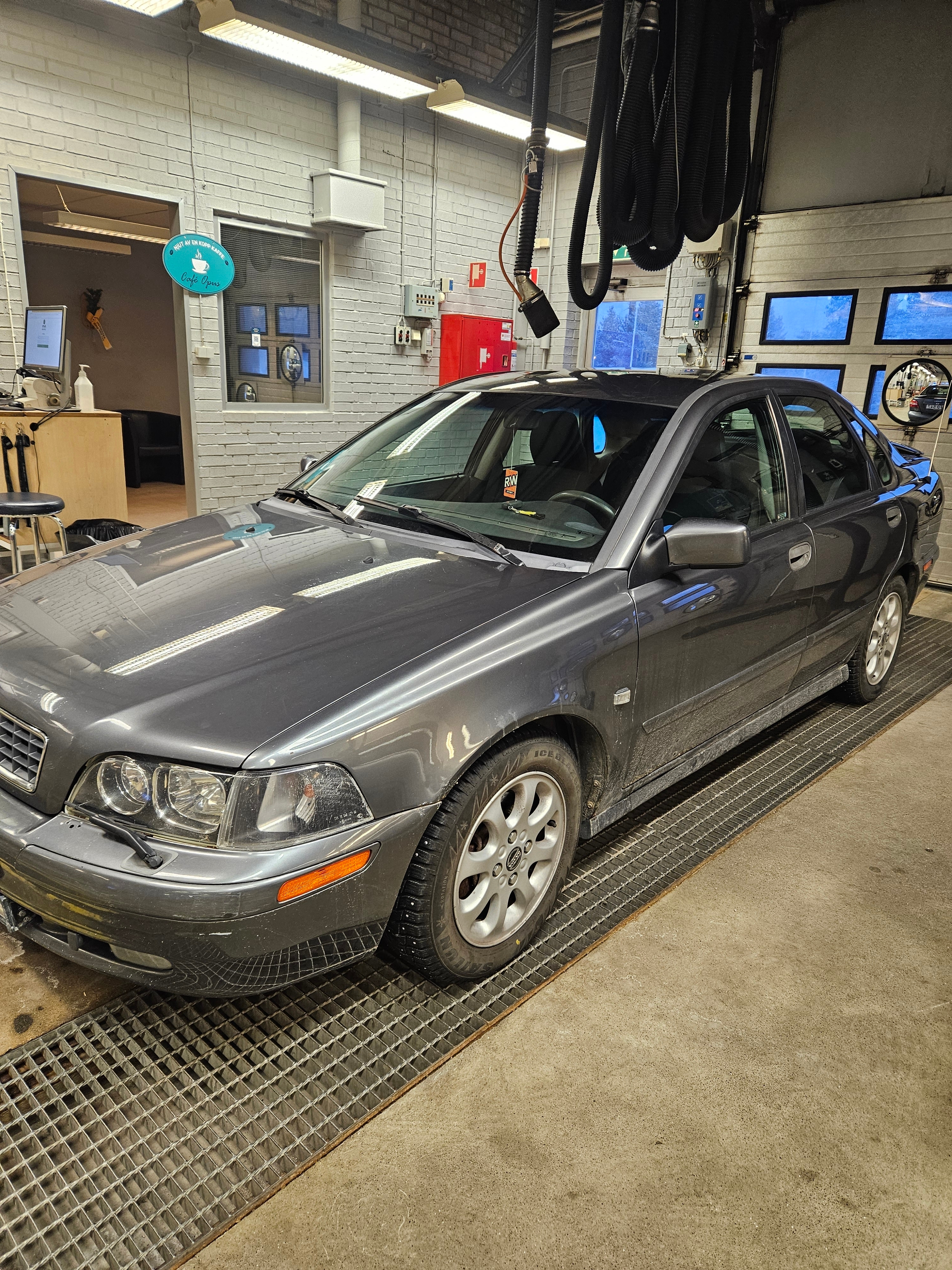 Volvo S40 2,0T 2004, kuva 2/4