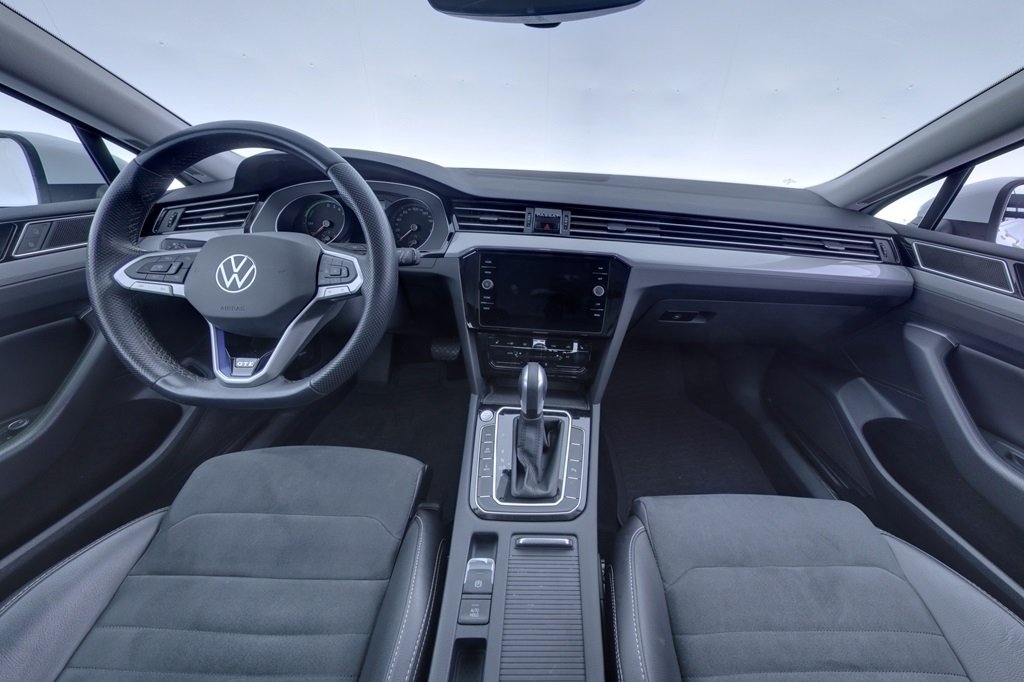 Volkswagen Passat 2022, photo 7/23
