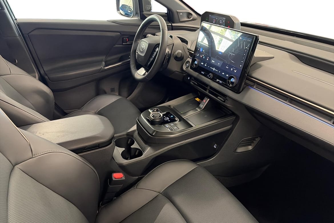 Toyota bZ4X AWD Executive NYA Modellen 2026, bild 6/13