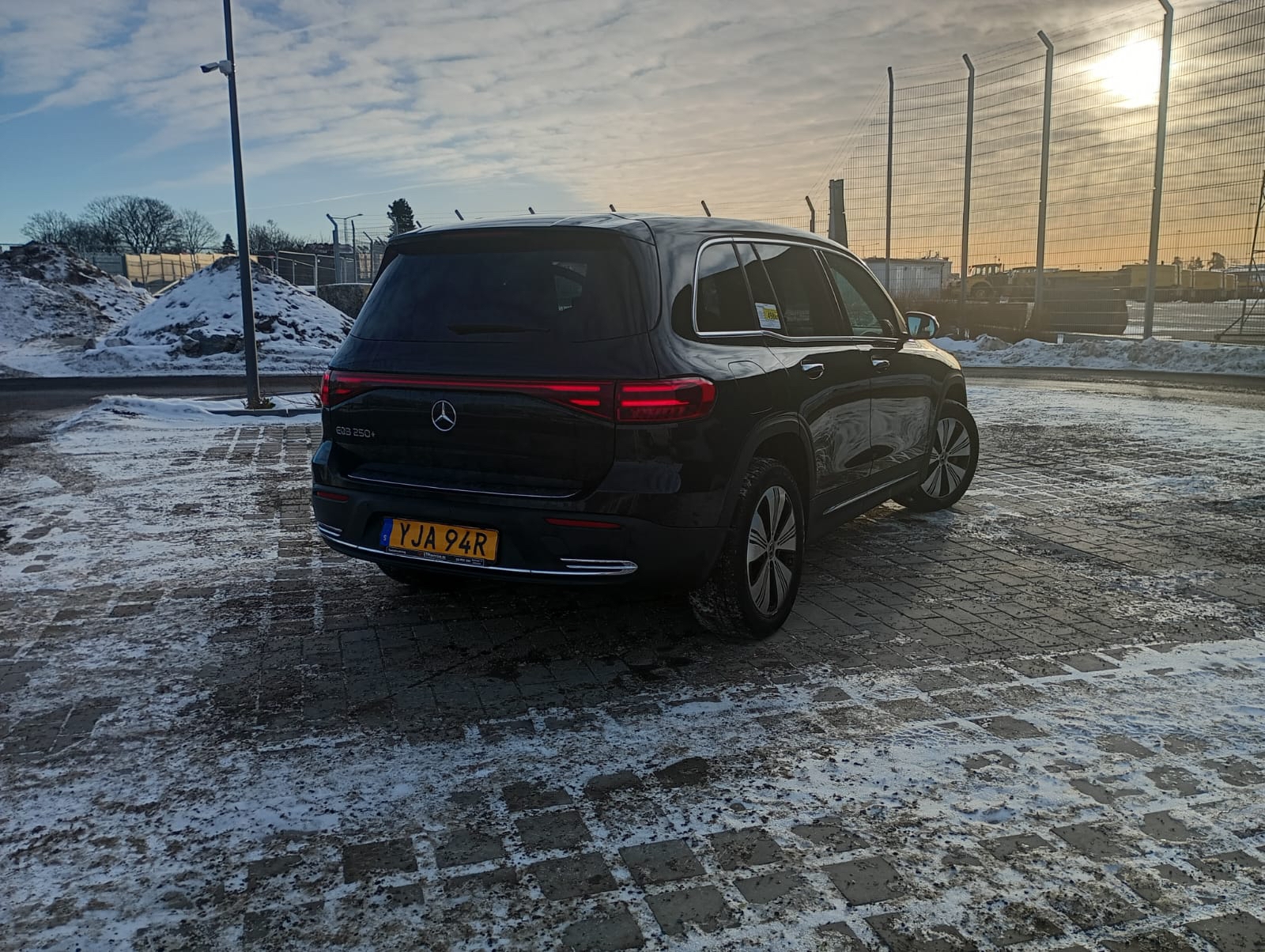 Mercedes-Benz EQB 250+ 2025, bild 4/5