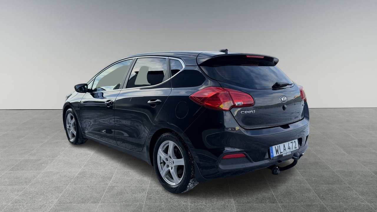 Kia Ceed cee'd 1.6 CRDi Automat 2015, bild 2/9