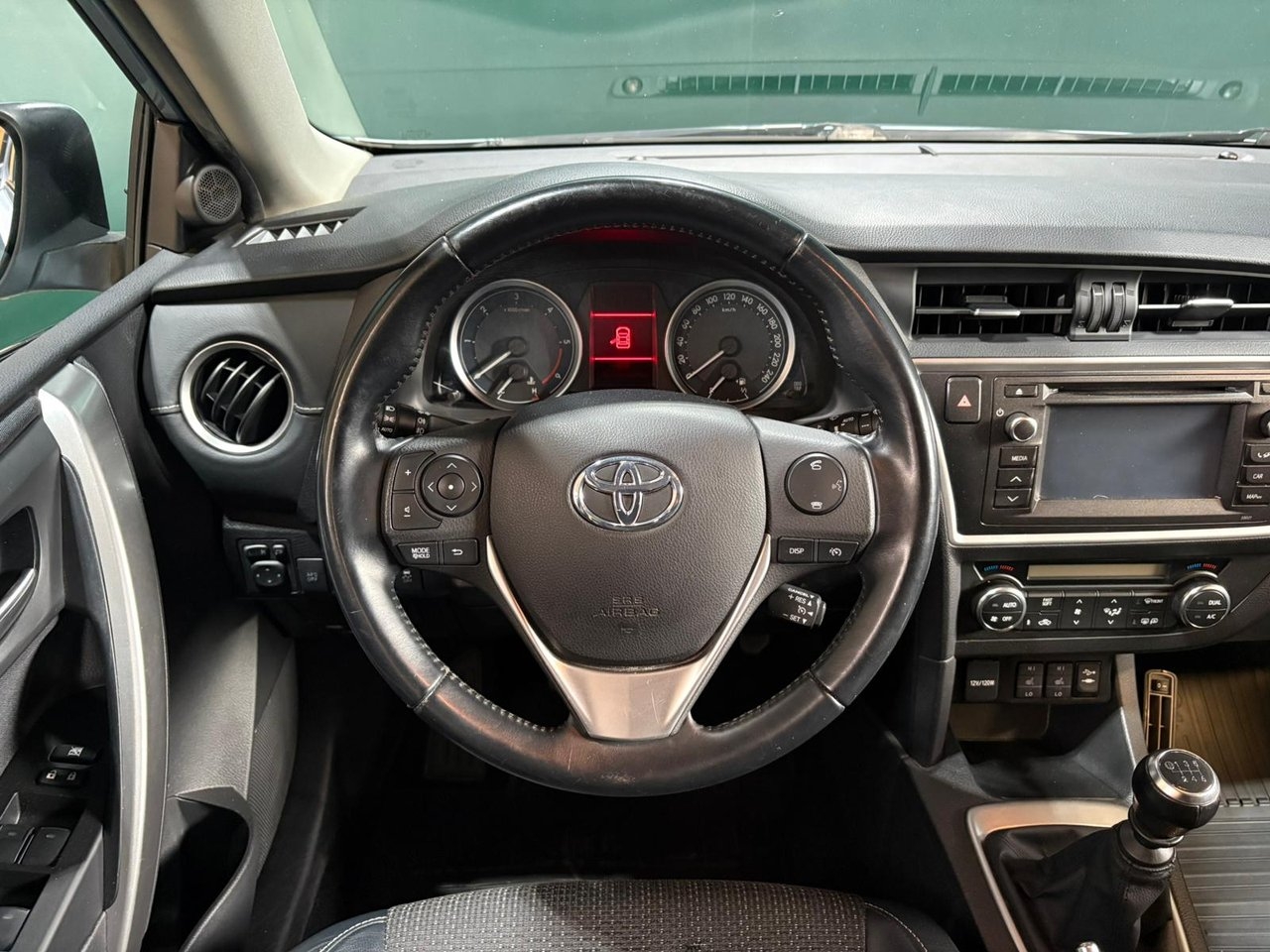 Toyota Auris 2013, bild 6/15