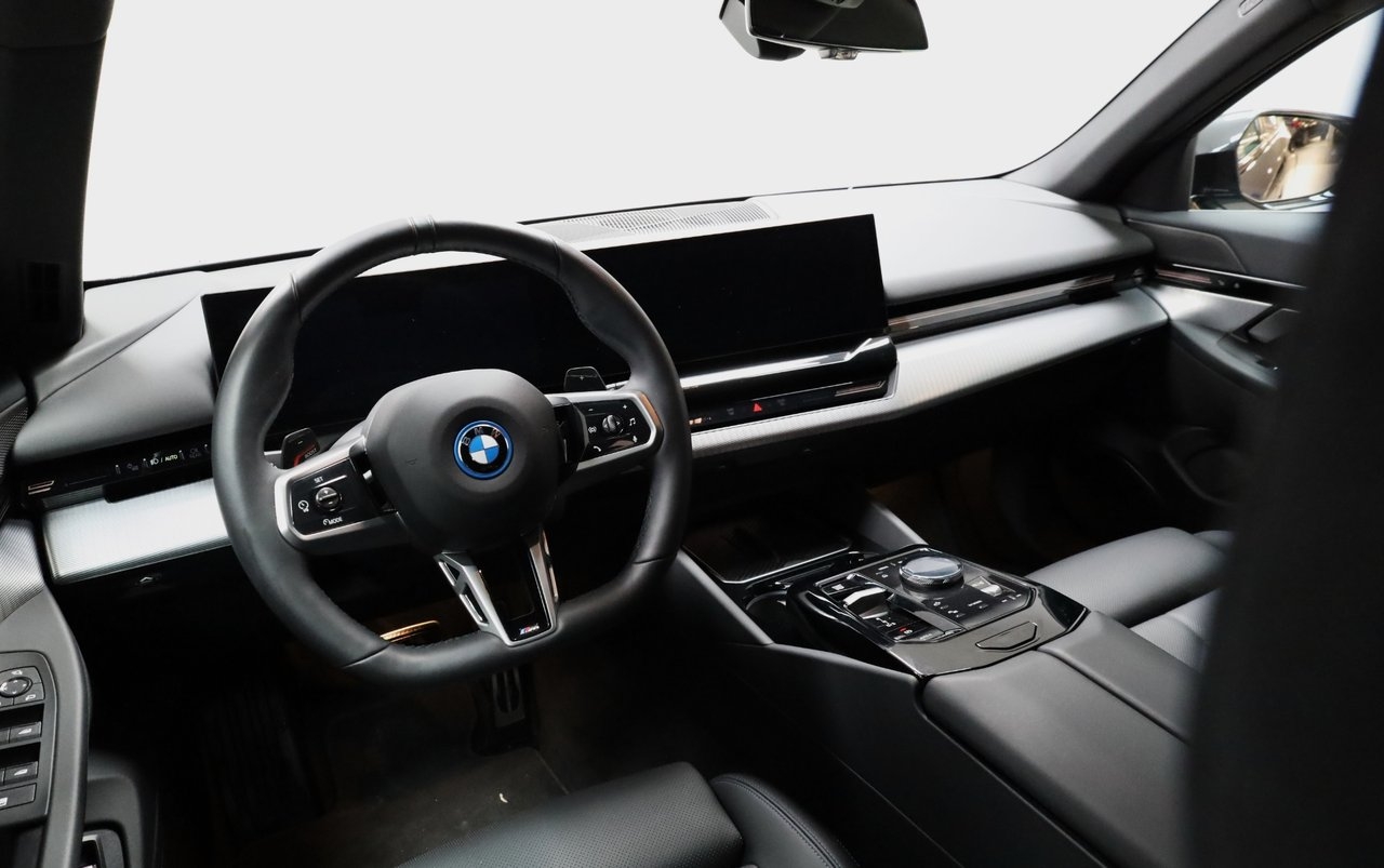 BMW 530 e xDrive Touring M Sport 2025, bild 4/27