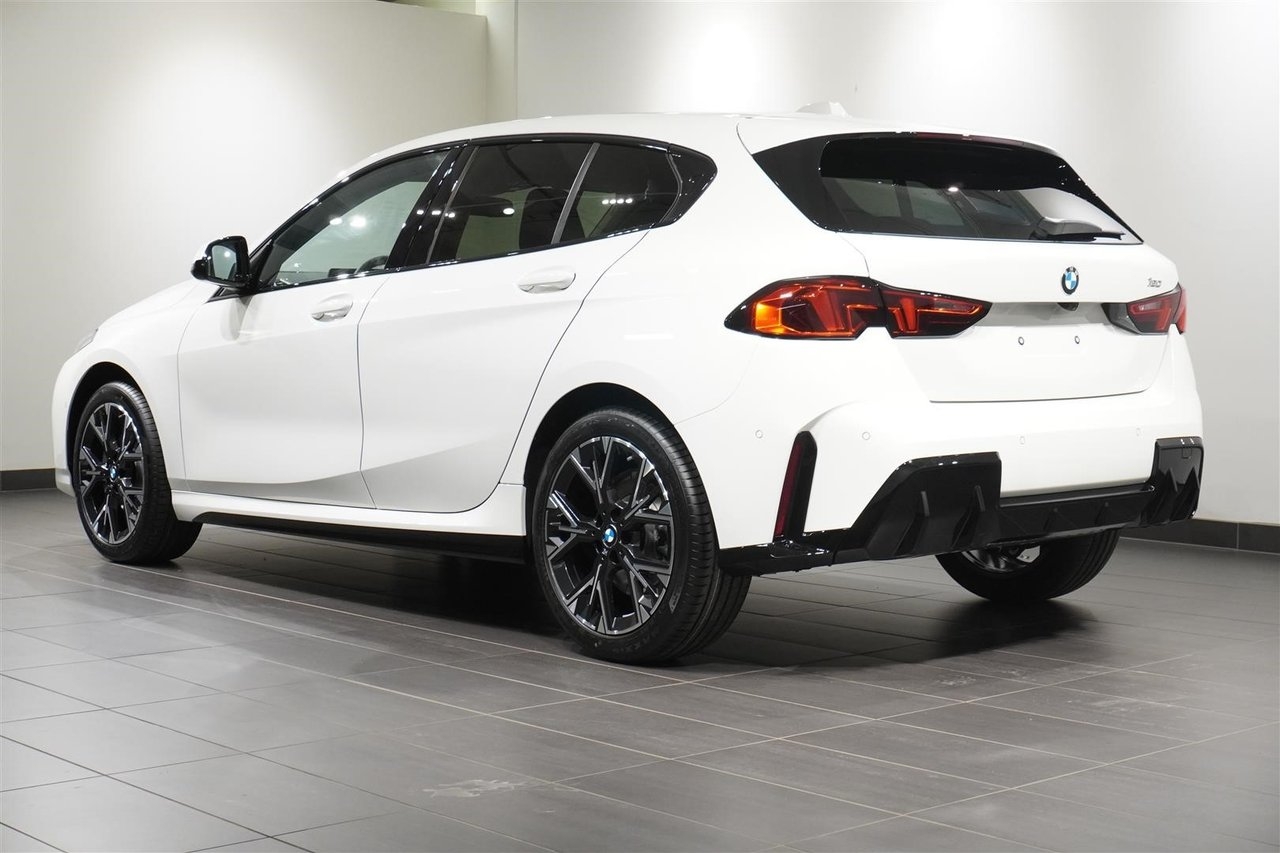 BMW 120 M Sport Design 2026, bild 3/16