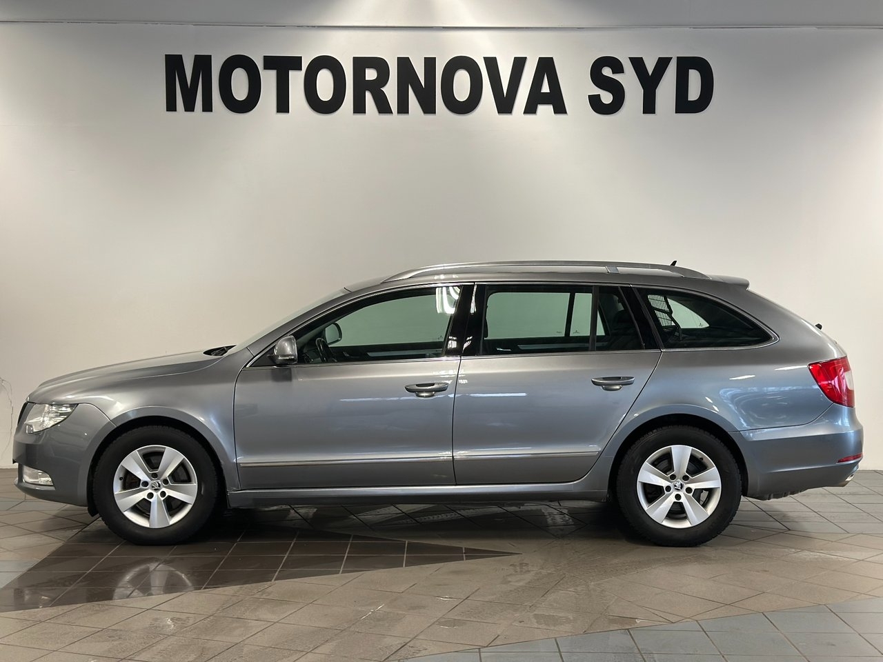 Skoda Superb 2011, bild 3/8