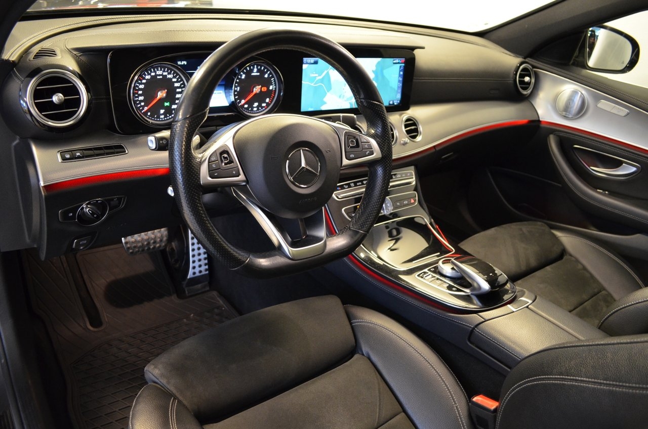 Mercedes-Benz E 220d 4M AMG 2018, bild 2/22