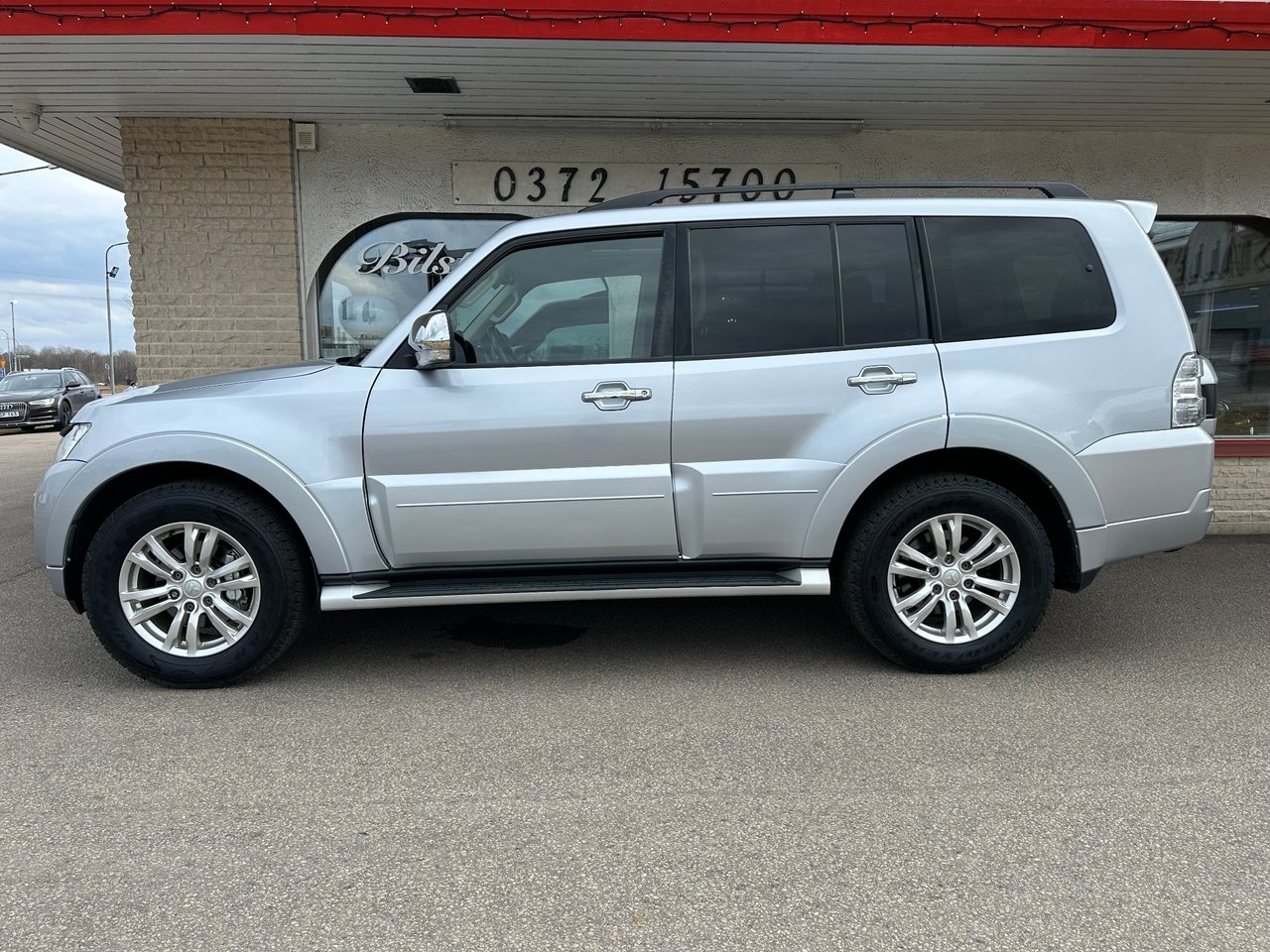 Mitsubishi Pajero 3.2 Di-D 7-sits 2017, bild 2/34