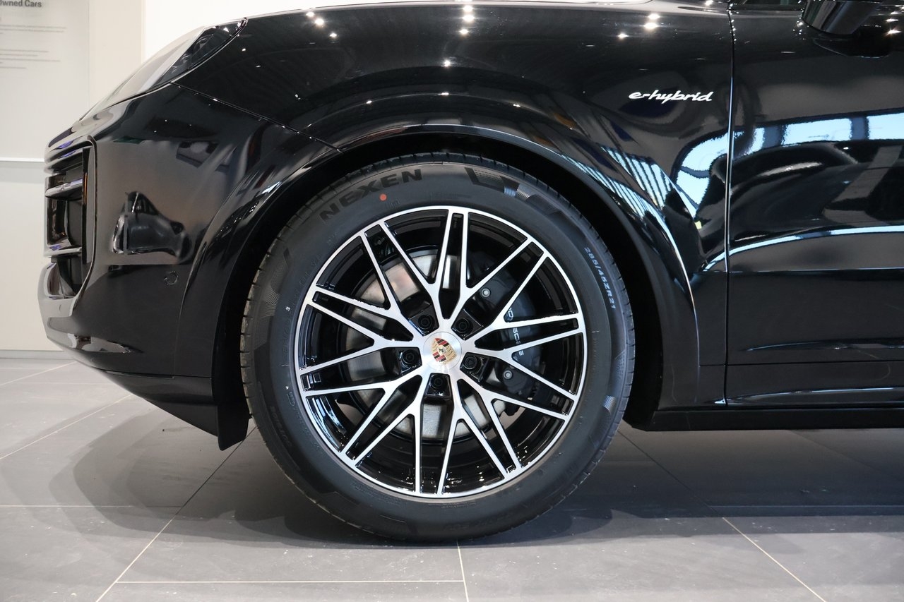 Porsche Cayenne E-Hybrid Black Edition 2026, photo 4/9