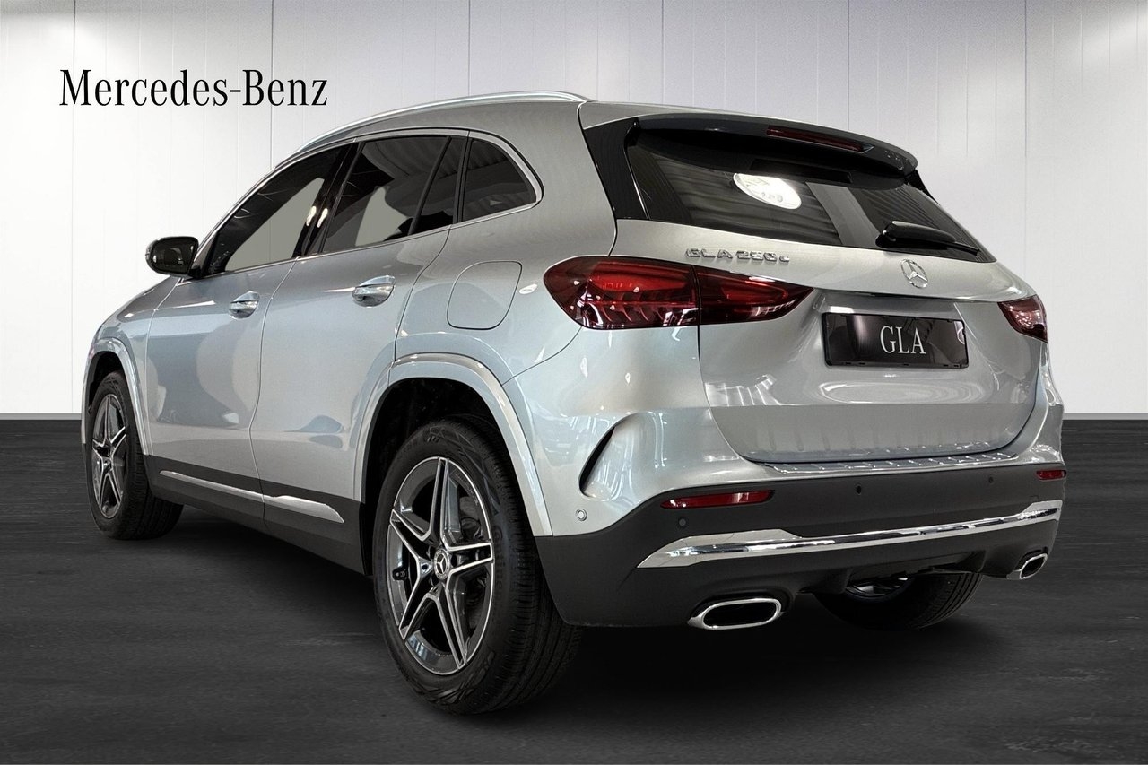 Mercedes-Benz GLA 250 e 2026, photo 3/13