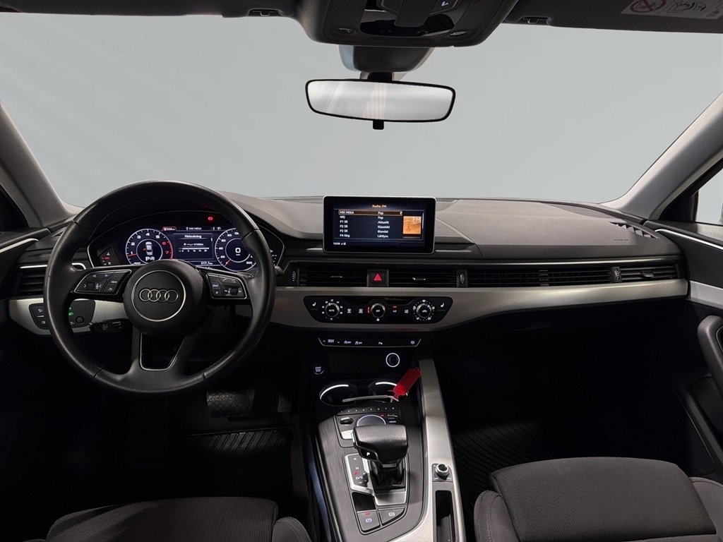 Audi A4 2018, photo 7/9