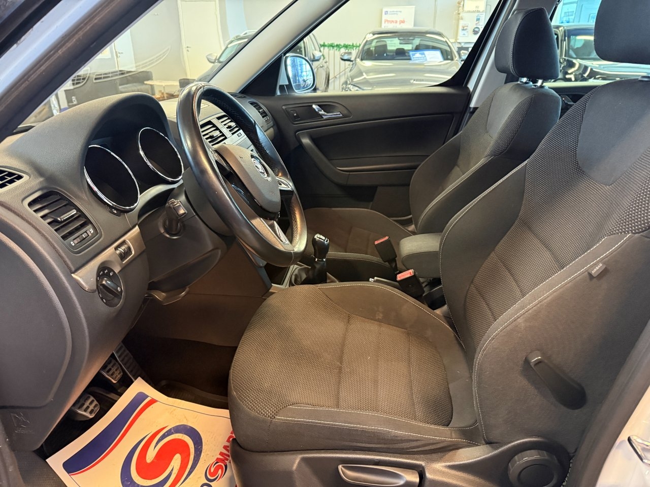 Skoda Yeti 1.6 TDI Businessline 2014, bild 6/10