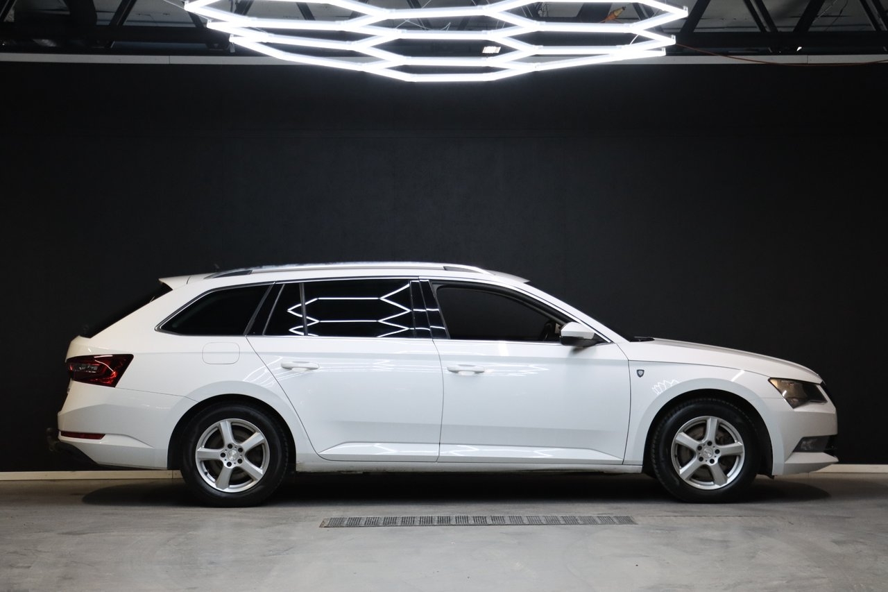 Skoda Superb 2018, bild 6/24