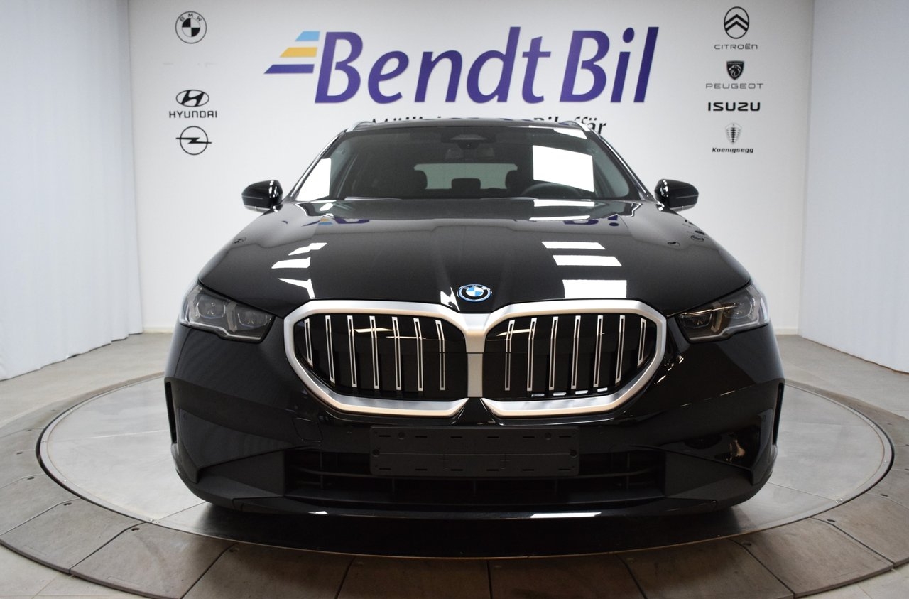 BMW 530 e Touring 2025, bild 2/19