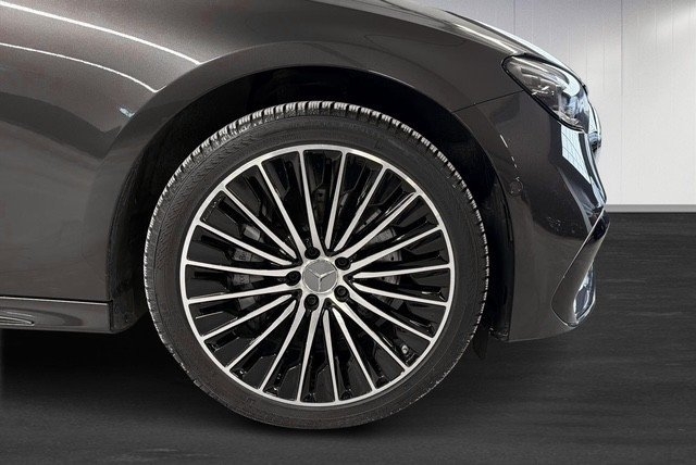 Mercedes-Benz E 300 DE 4MATIC SEDAN 2026, photo 6/10