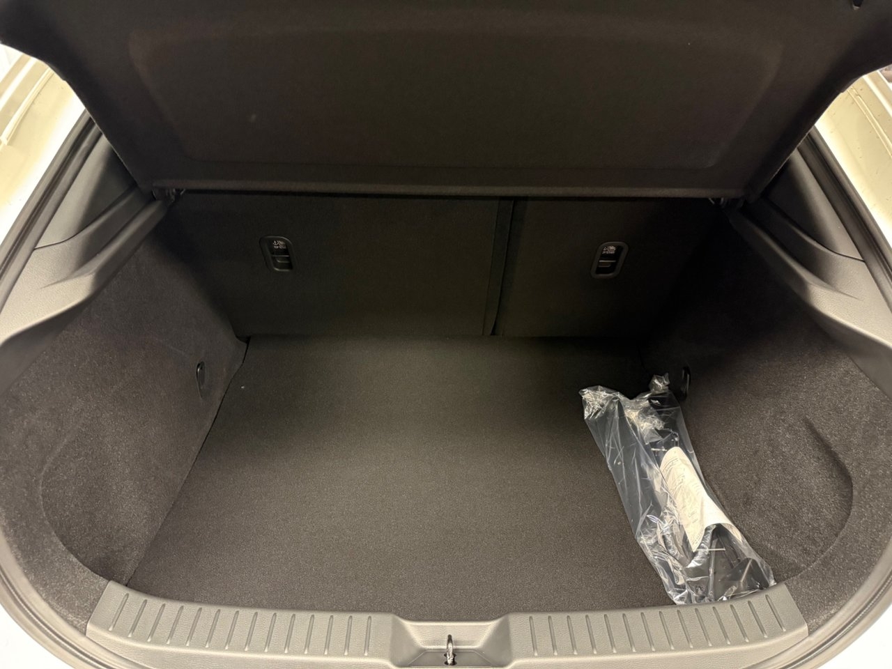 Mazda CX-30 2025, bild 8/8