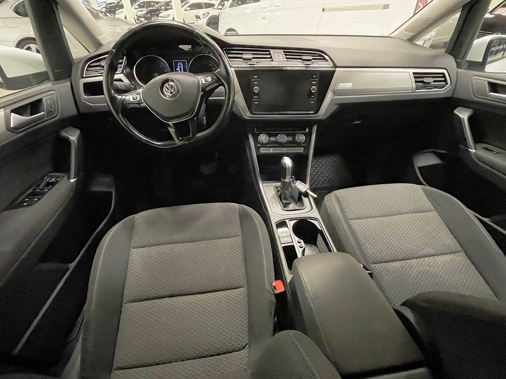 Volkswagen Touran 2018, bild 6/7