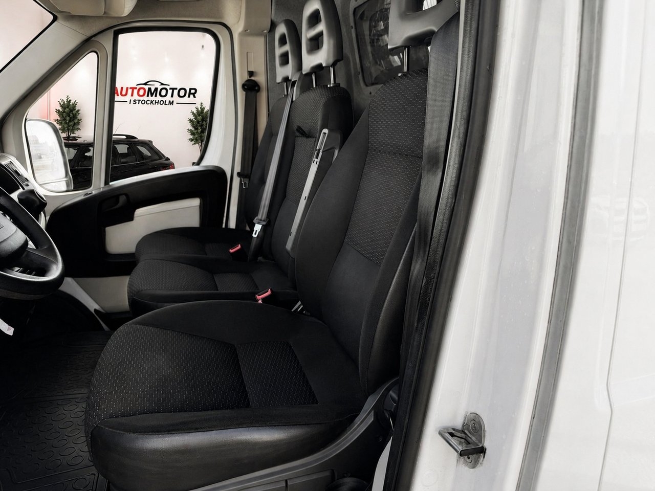 Peugeot Boxer Van 330 2.0 BlueHDi 2018, bild 7/8