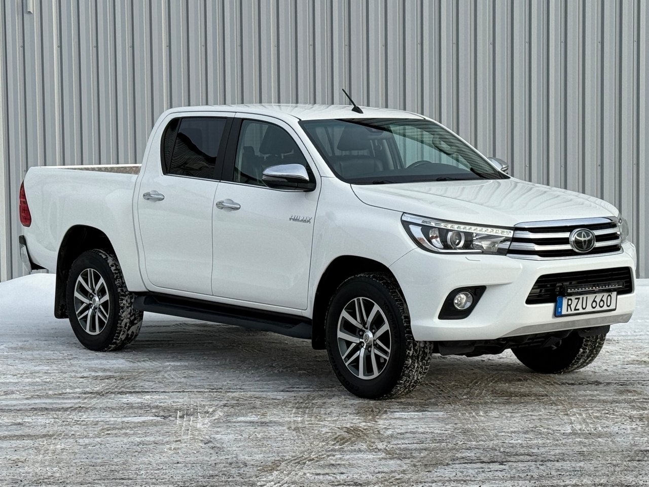 Toyota HiLux 2018, bild 2/10