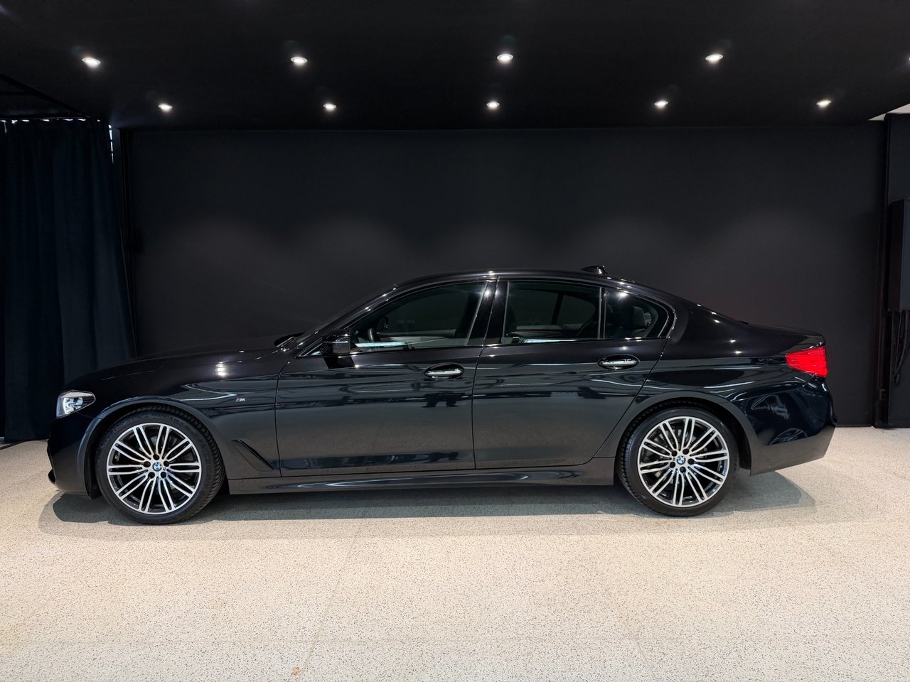 BMW 520 d Sedan 2017, bild 3/16