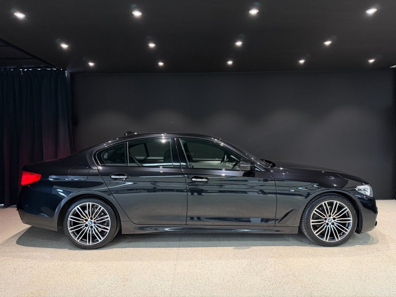 BMW 520 d Sedan 2017, bild 6/16