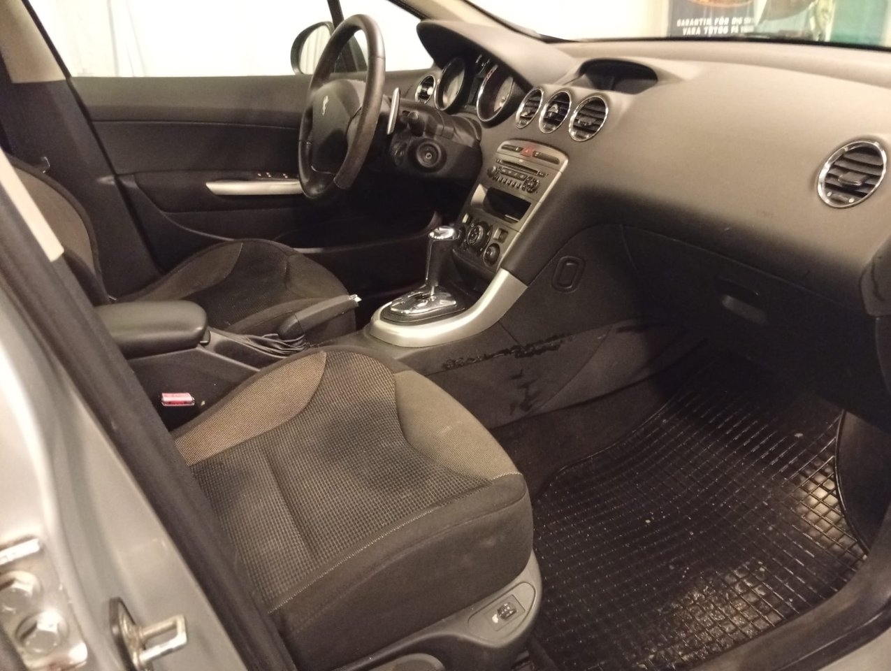 Peugeot 308 2009, kuva 7/8