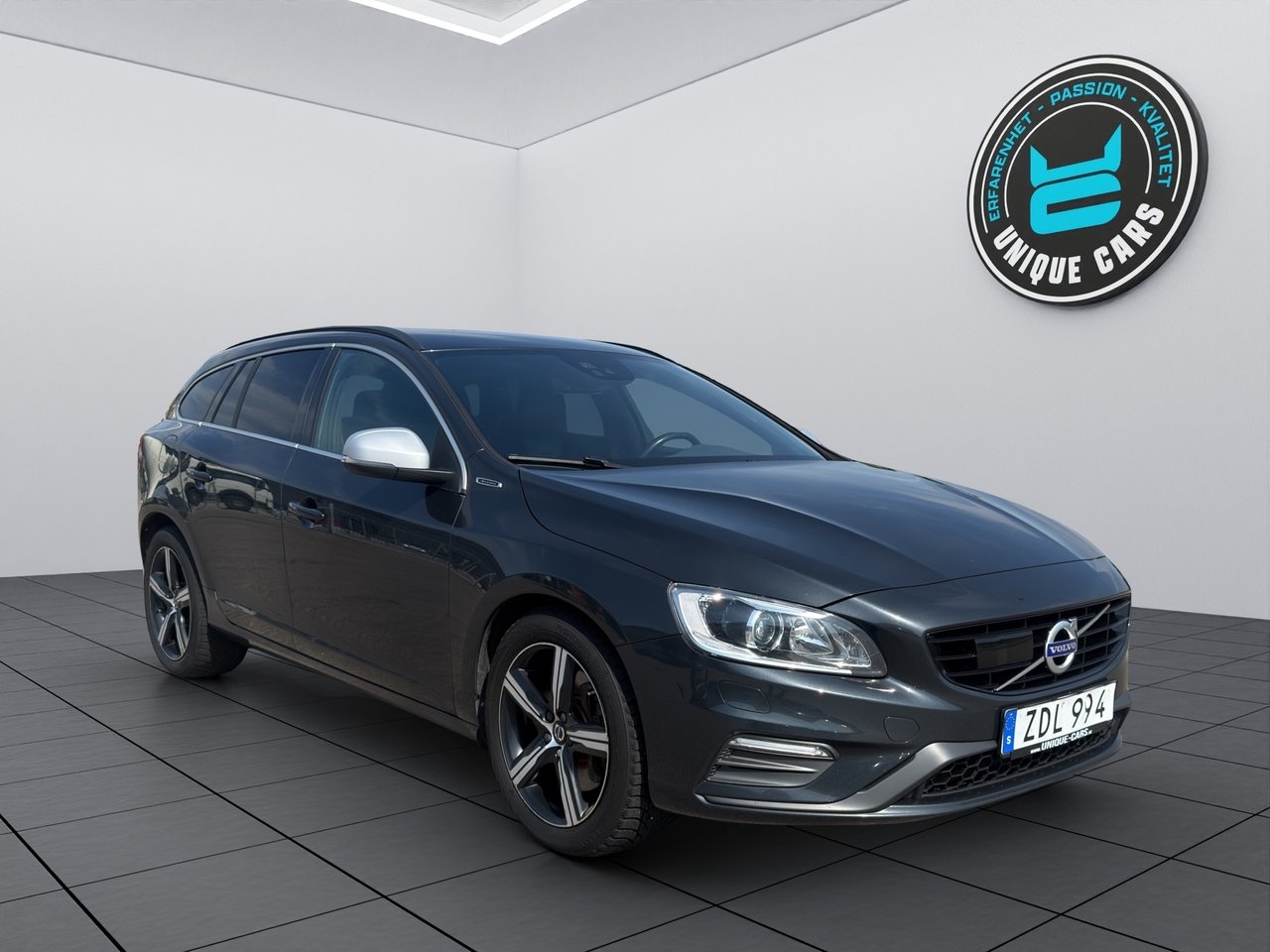 Volvo V60 D5 Plug-in Hybrid 2018, bild 2/27