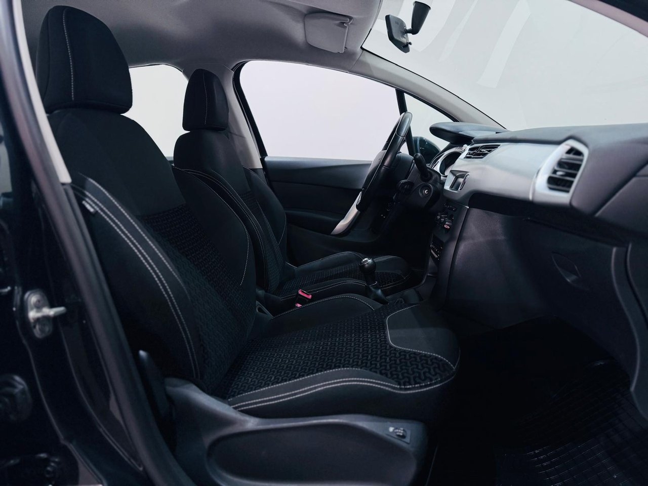 Citroen C3 1.4 HDi 70 68hk 2011, bild 7/10