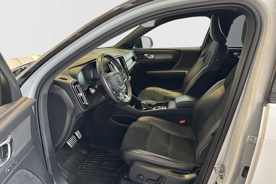 Volvo XC40 D4 AWD R-Design 2020, photo 4/23