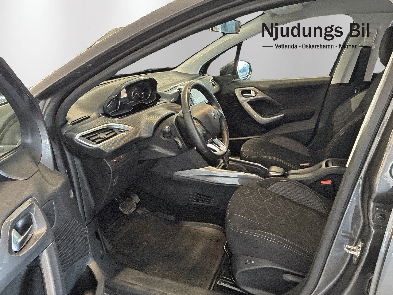Peugeot 2008 1.2 PureTech 110 EAT Euro 6 2018, bild 6/12