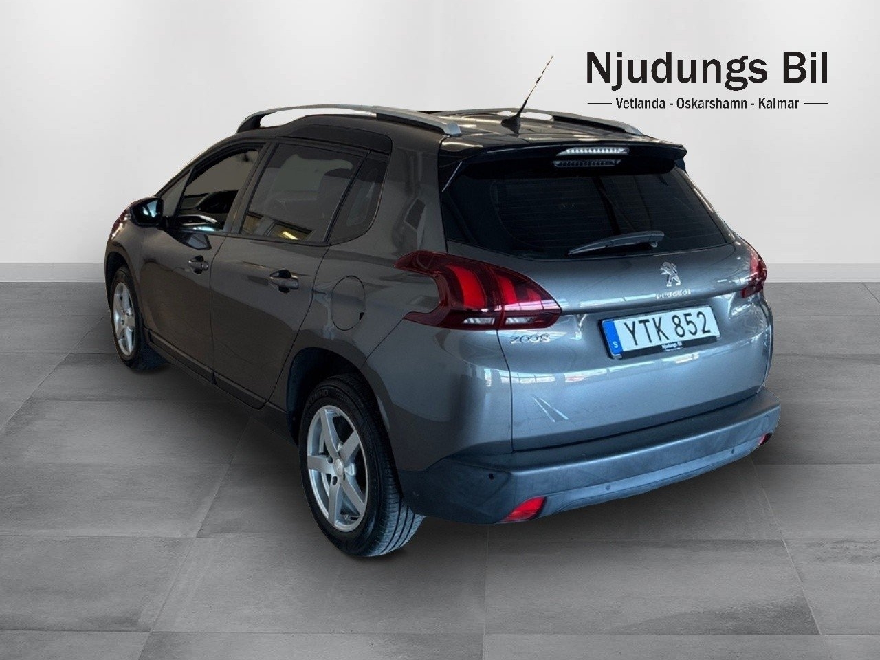 Peugeot 2008 1.2 PureTech 110 EAT Euro 6 2018, bild 2/12