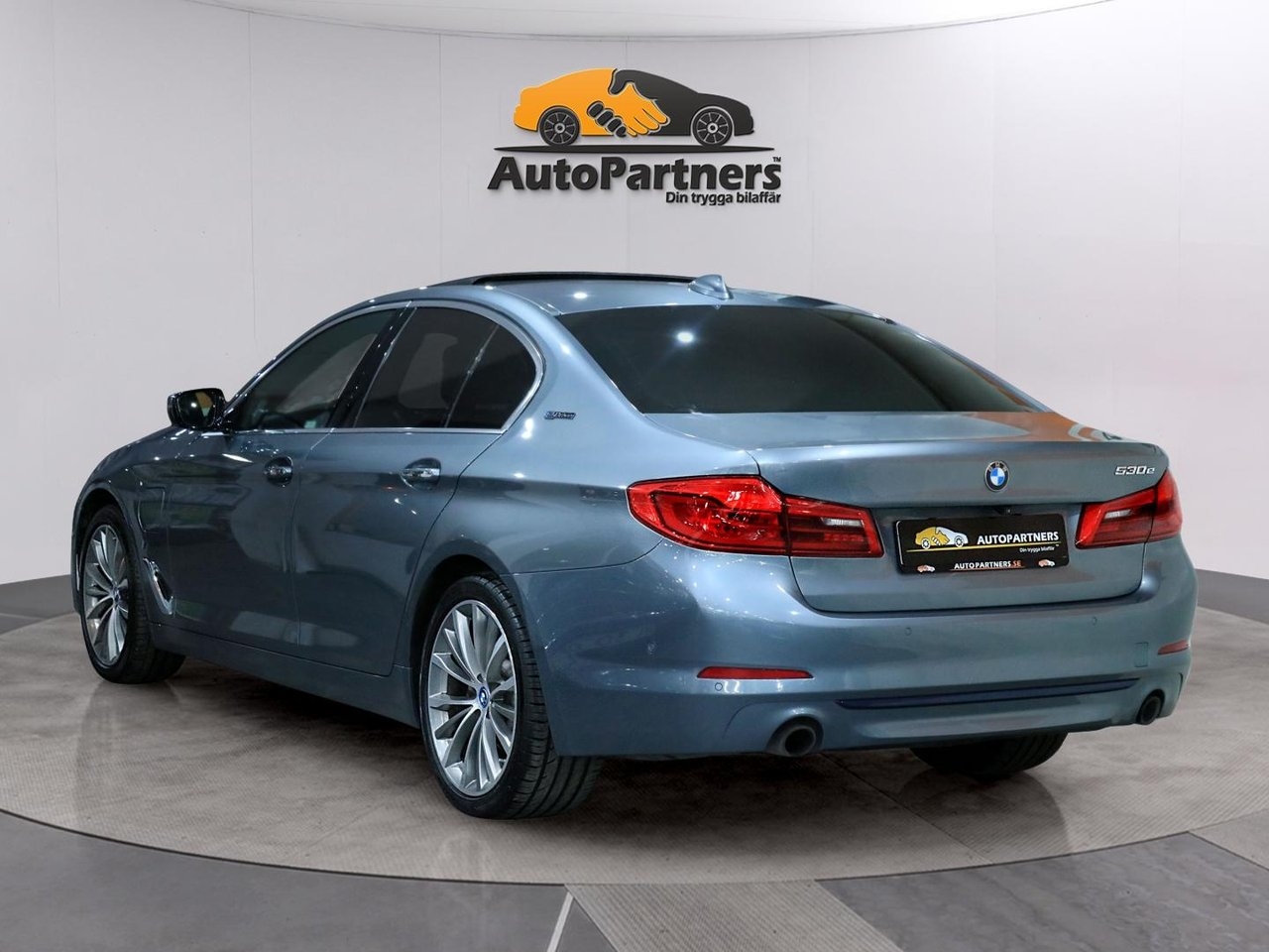 BMW 530 e iPerformance Sedan Taklucka 2018, bild 6/10