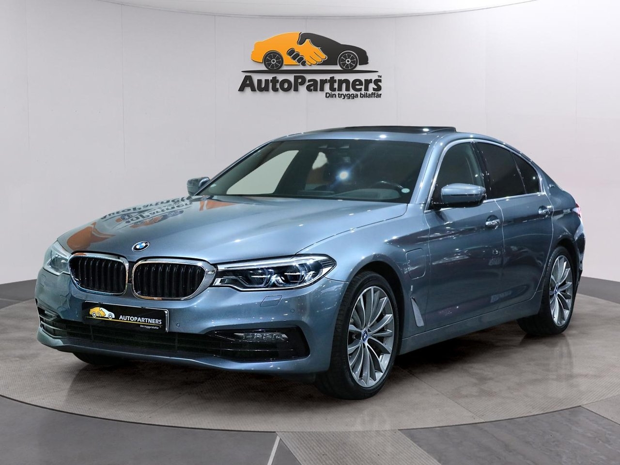 BMW 530 e iPerformance Sedan Taklucka 2018, bild 2/10