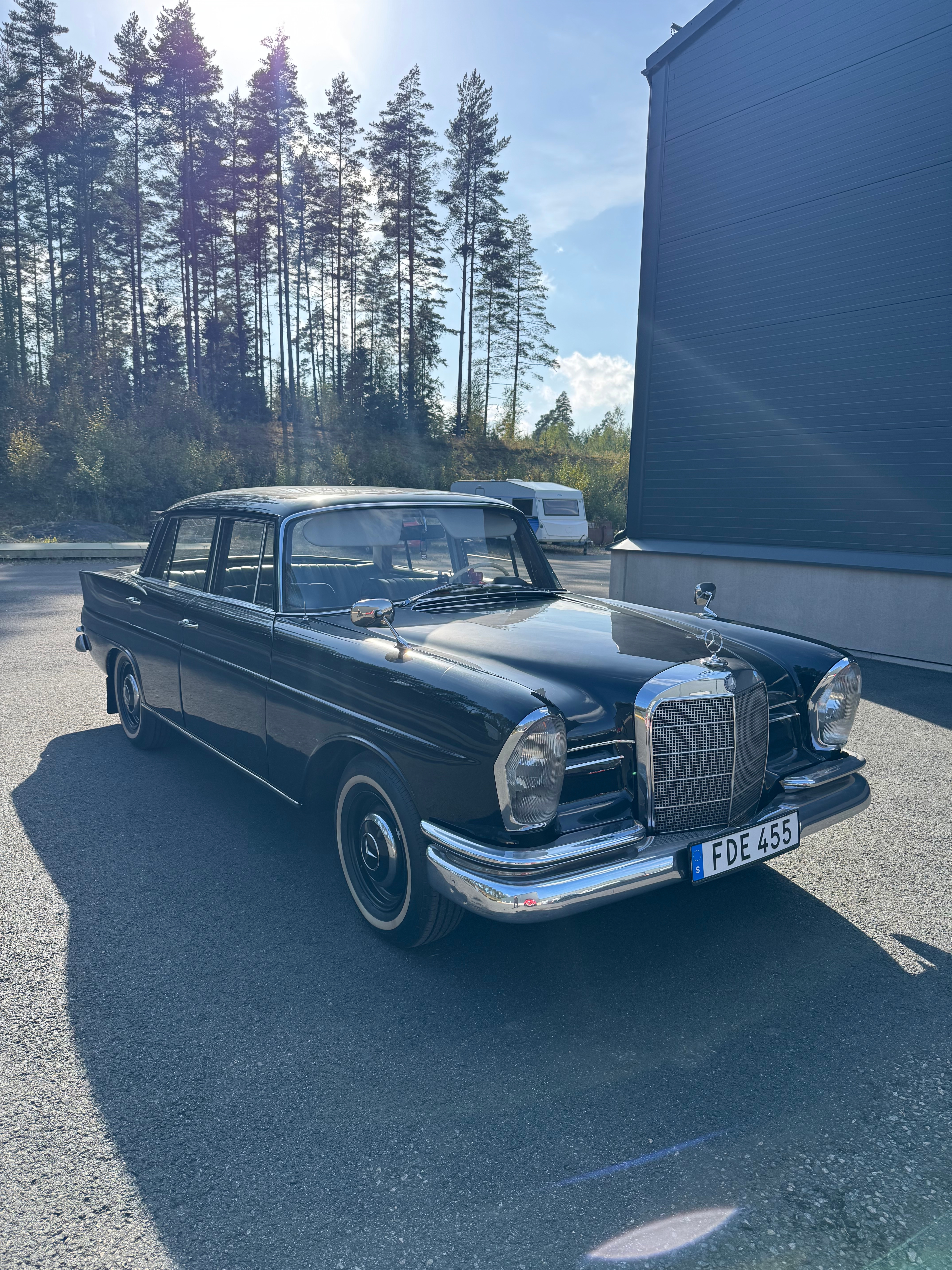 Mercedes-Benz 220