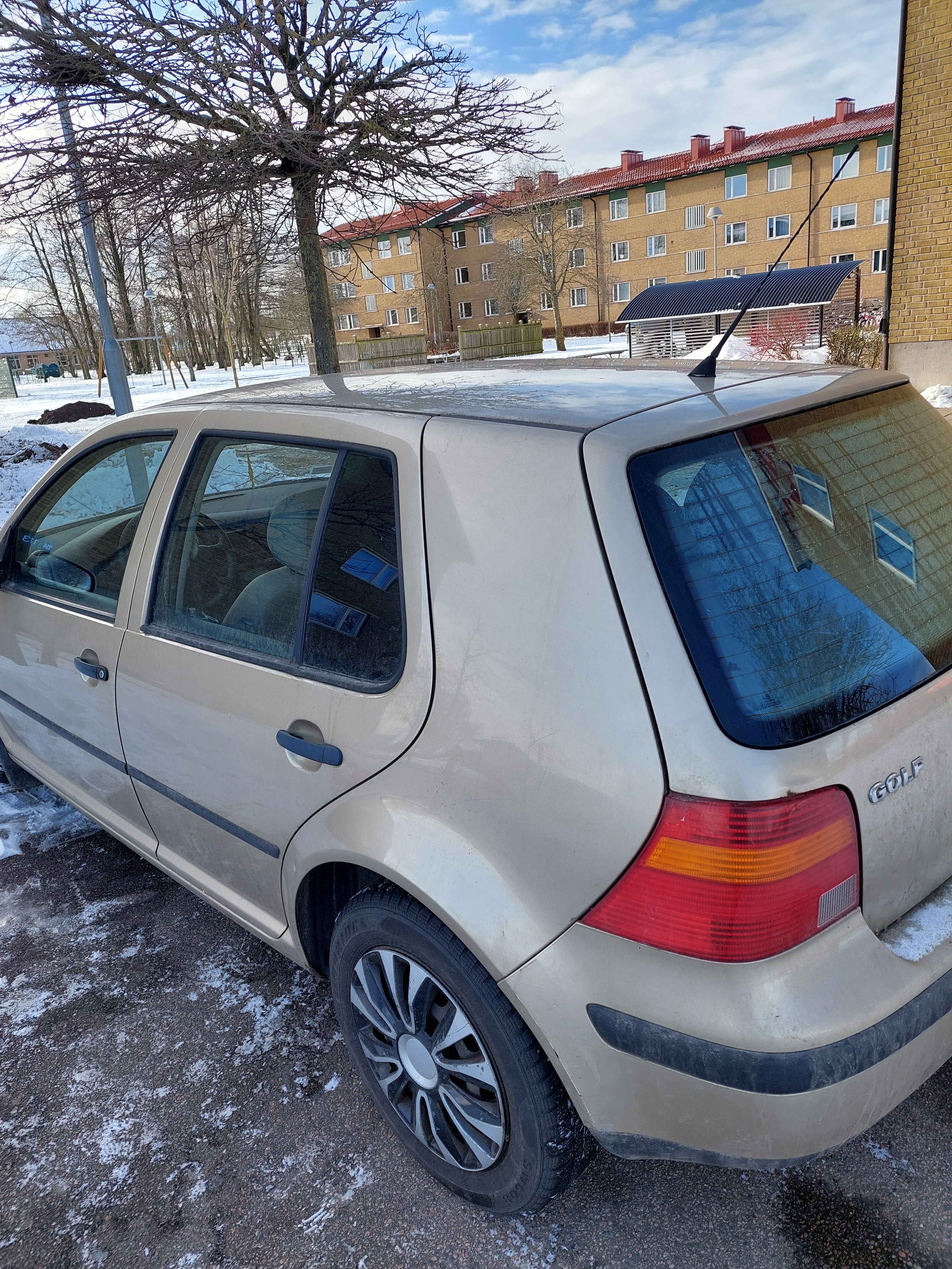 Volkswagen Golf 5-dörrar 1.6 Manuell 2003, kuva 3/4