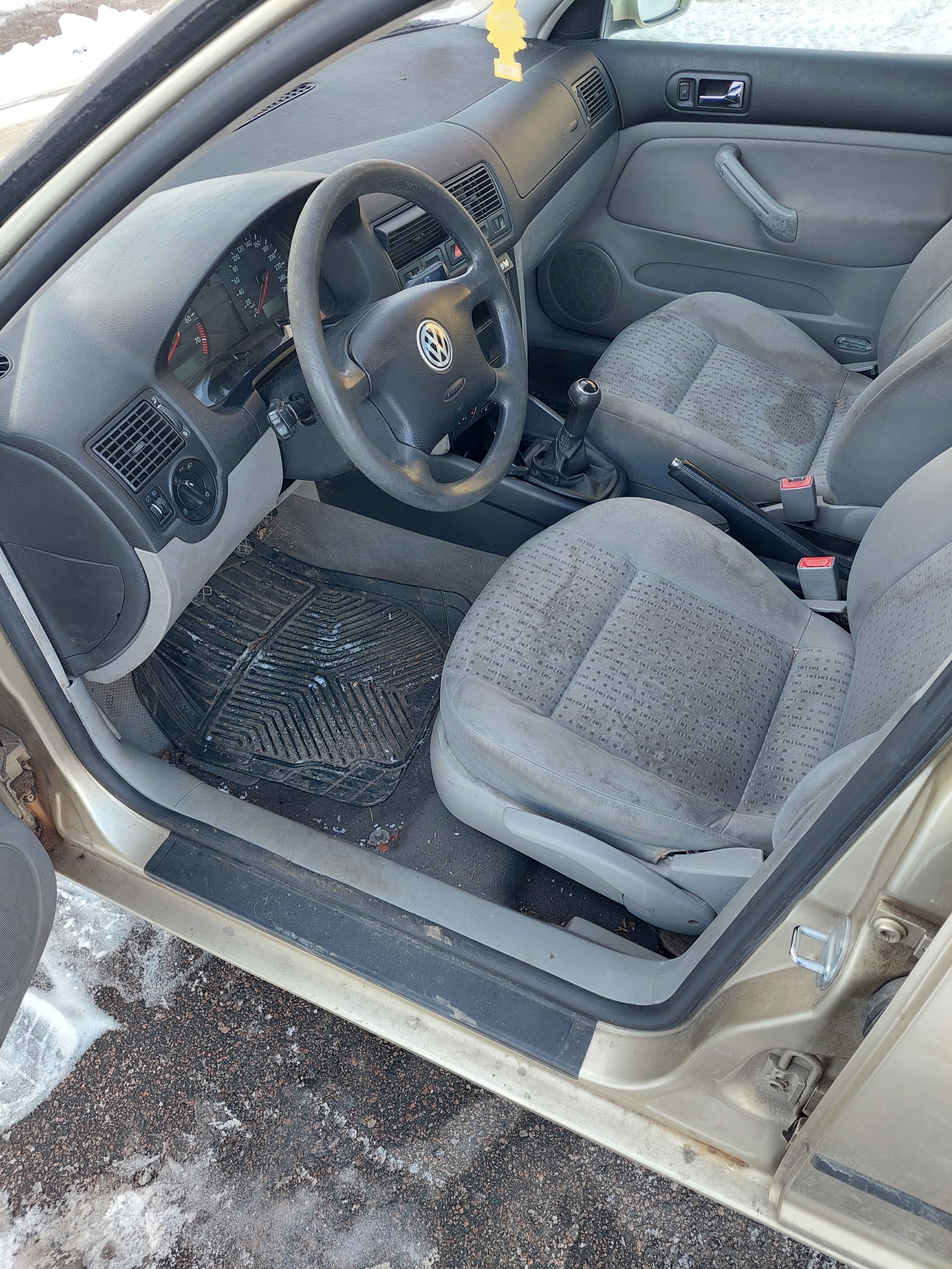 Volkswagen Golf 5-dörrar 1.6 Manuell 2003, kuva 2/4