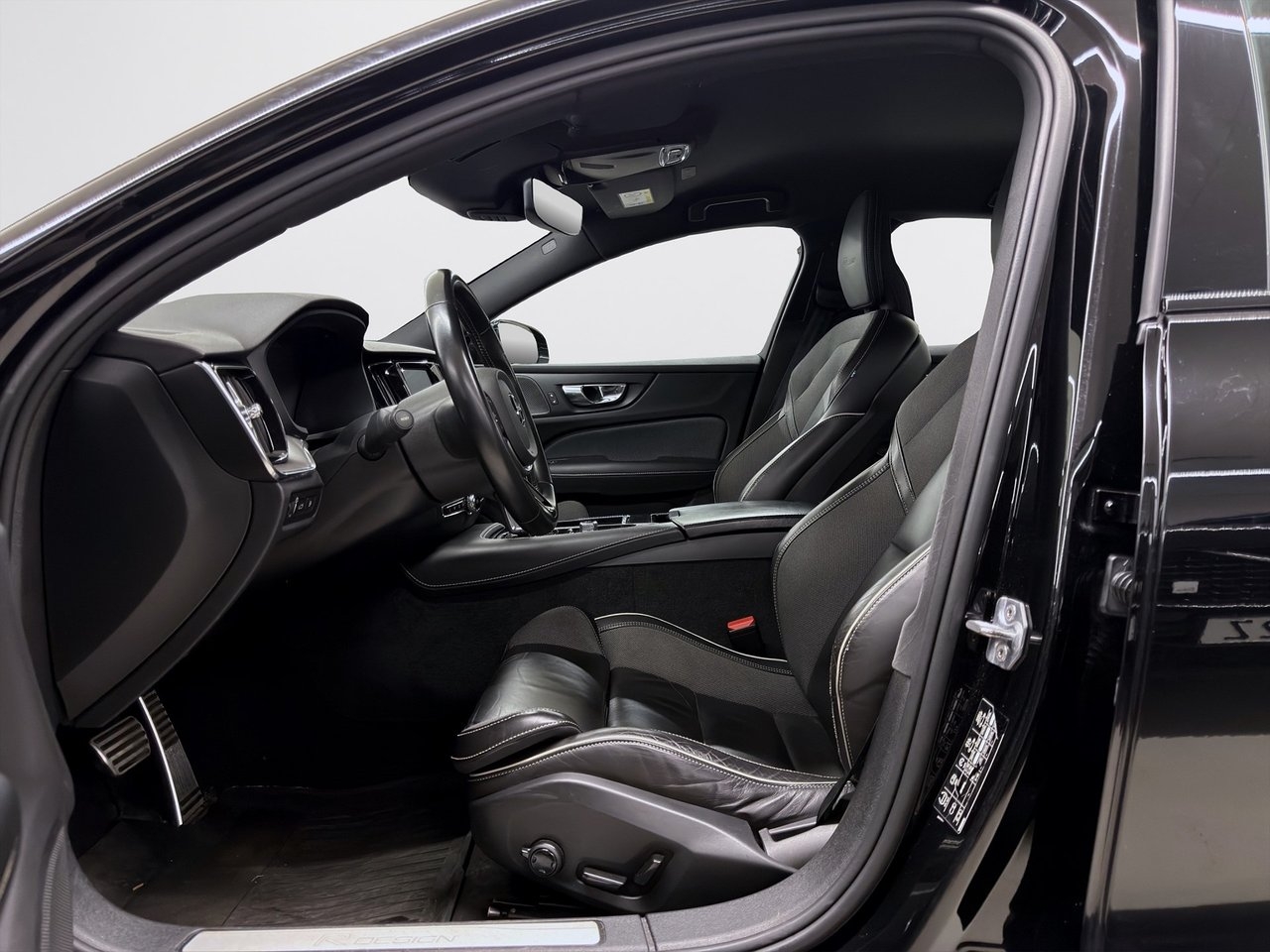 Volvo S60 T8 AWD 392hk R-Design 2020, bild 7/17