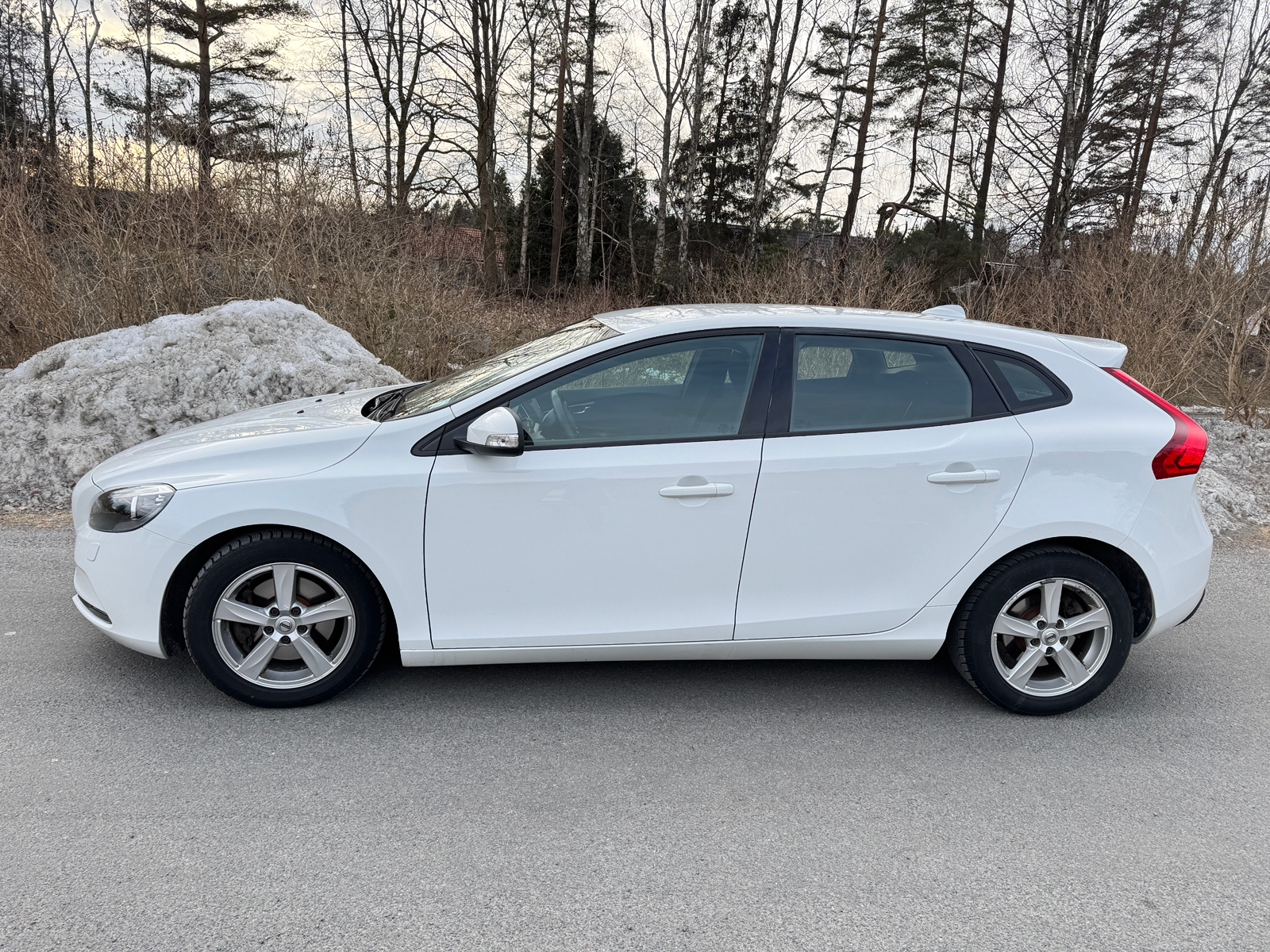 Volvo V40 T3 Manuell 2018, bild 3/6