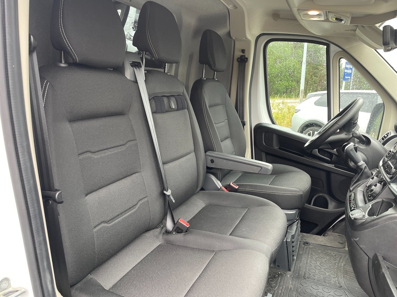 Peugeot Boxer BlueHDi 140hk Automat L2H2 2026, bild 6/8