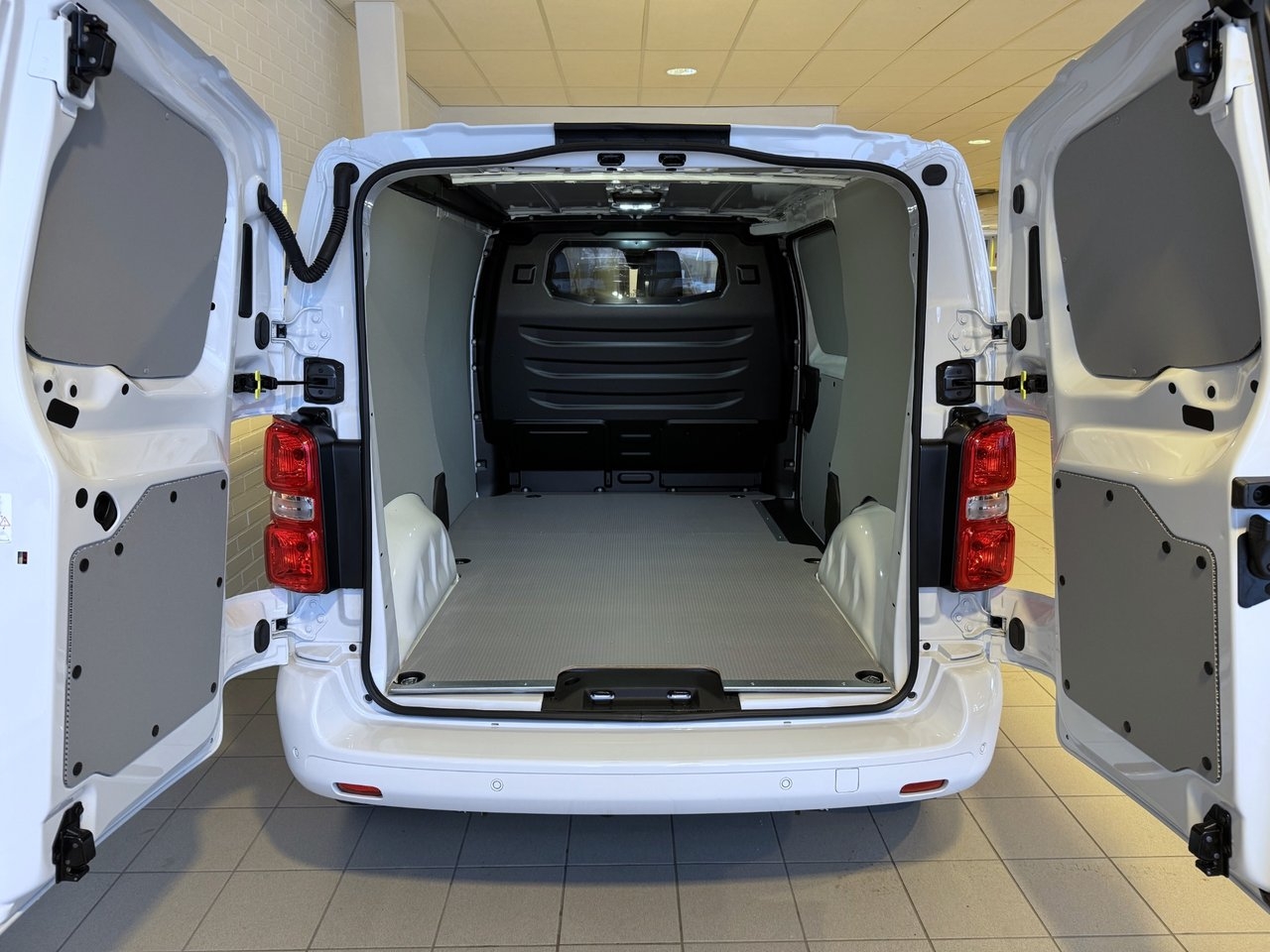 Opel Vivaro-e 2026, photo 3/3