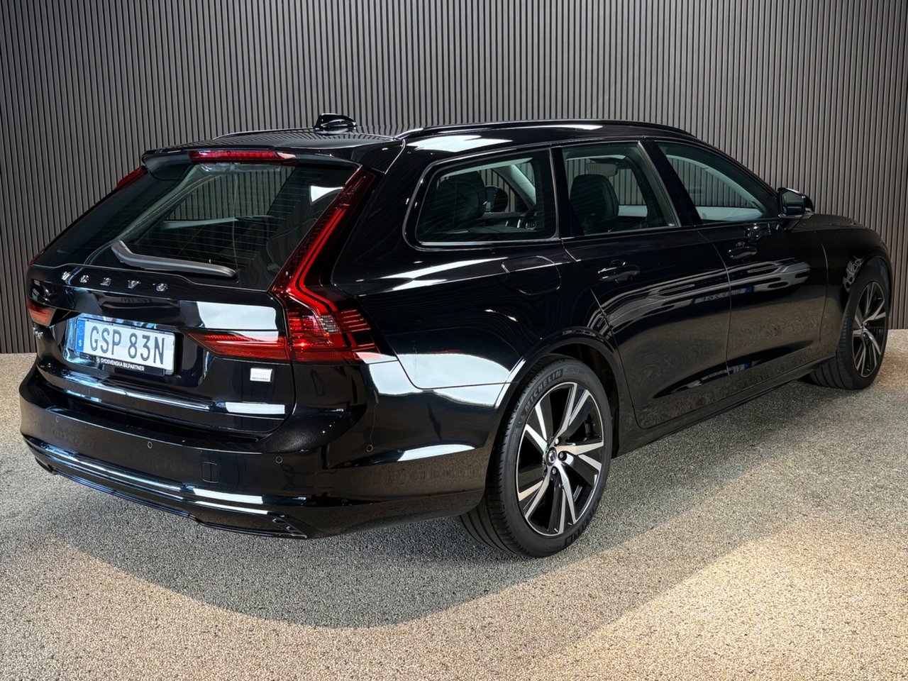 Volvo V90 Recharge 2023, photo 6/16