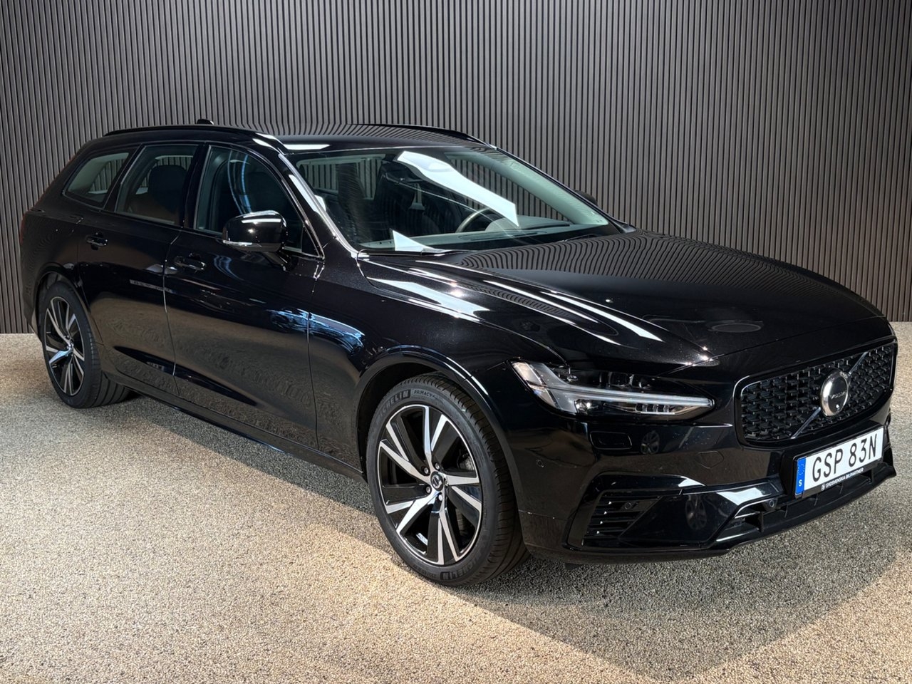 Volvo V90 Recharge 2023, photo 3/16