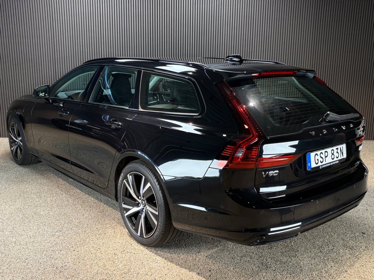 Volvo V90 Recharge 2023, photo 4/16