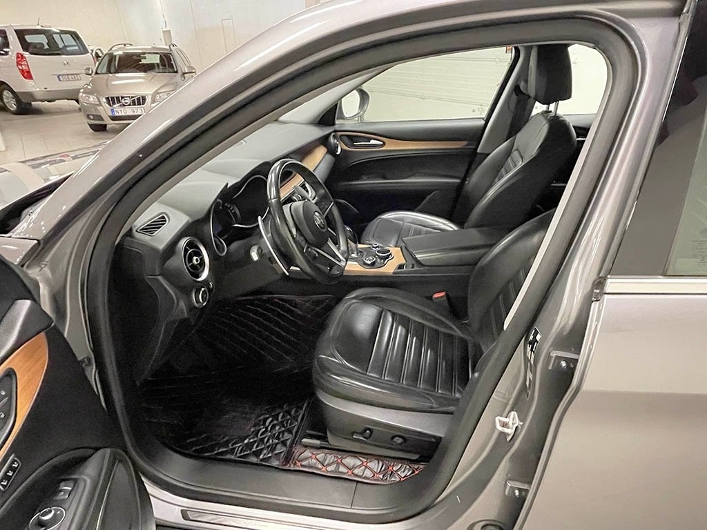 Alfa Romeo Stelvio 2,0T 280Hk Automat 2018, bild 4/7