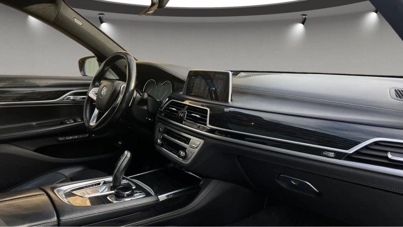 BMW 740 2017, bild 6/7