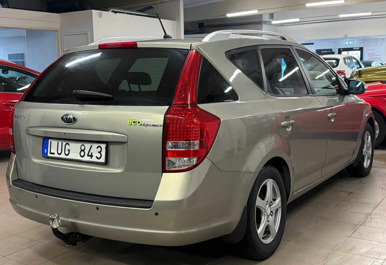 Kia Ceed cee'd_sw 1.6 CRDi ECO 2012, kuva 7/10