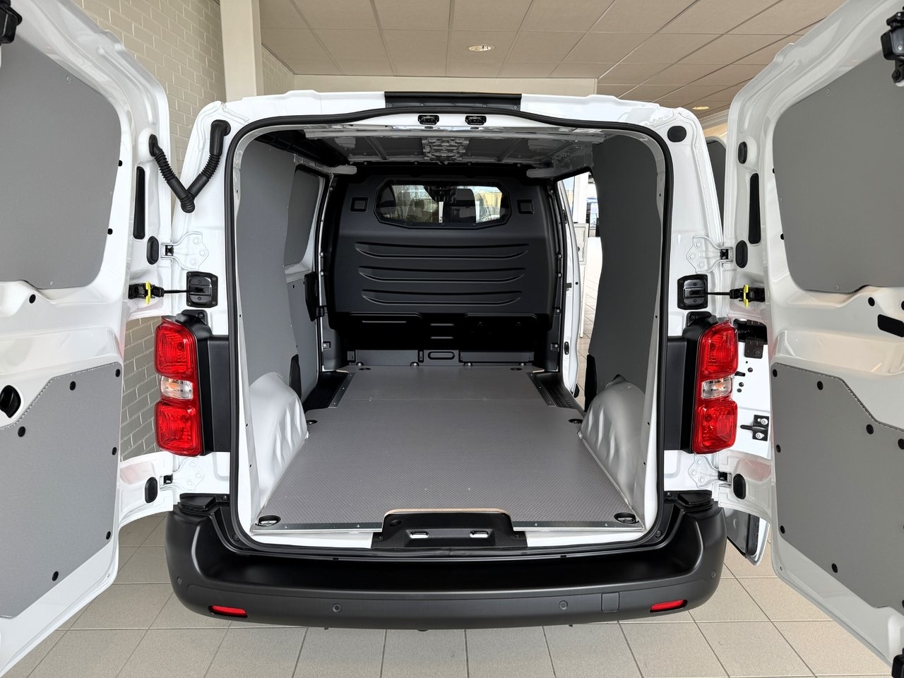 Opel Vivaro-e L2 Värmepump Batteri 75kWh 2026, bild 6/10