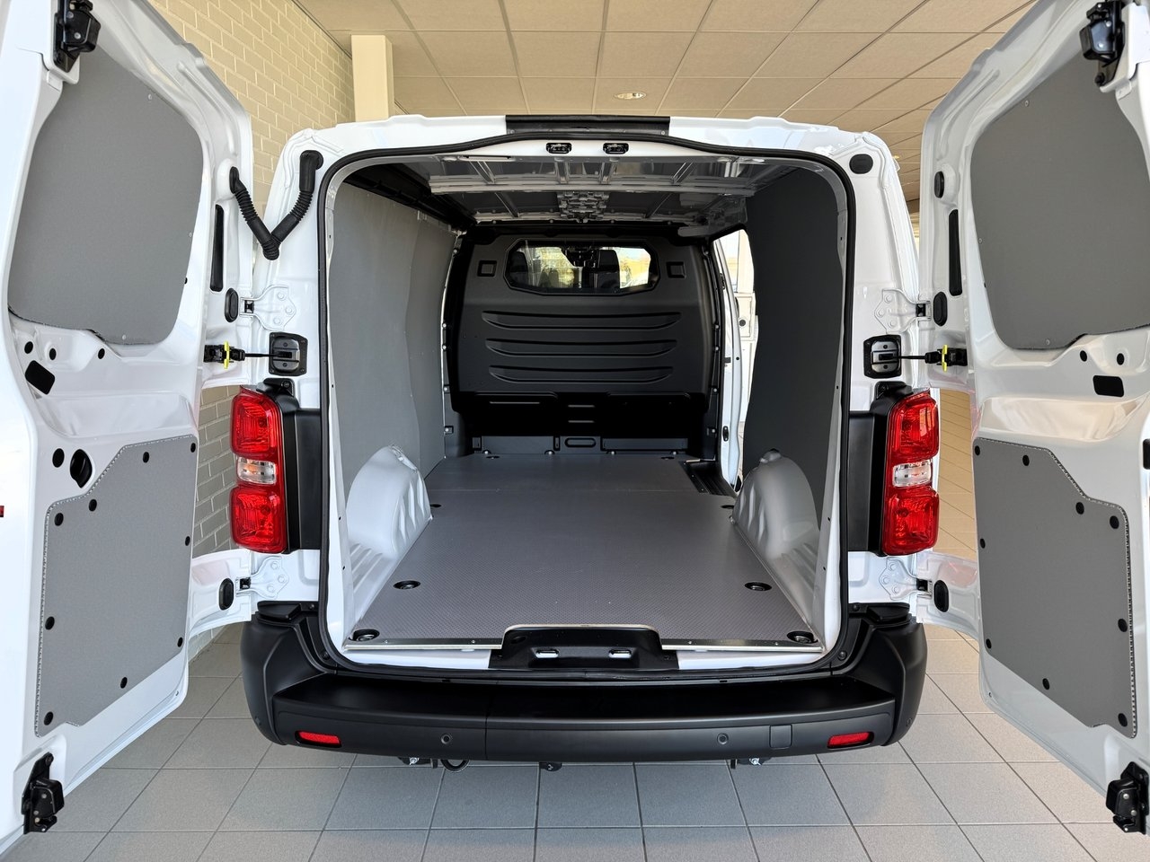 Opel Vivaro-e L3 Värmepump Batteri 75kWh 2026, bild 4/10