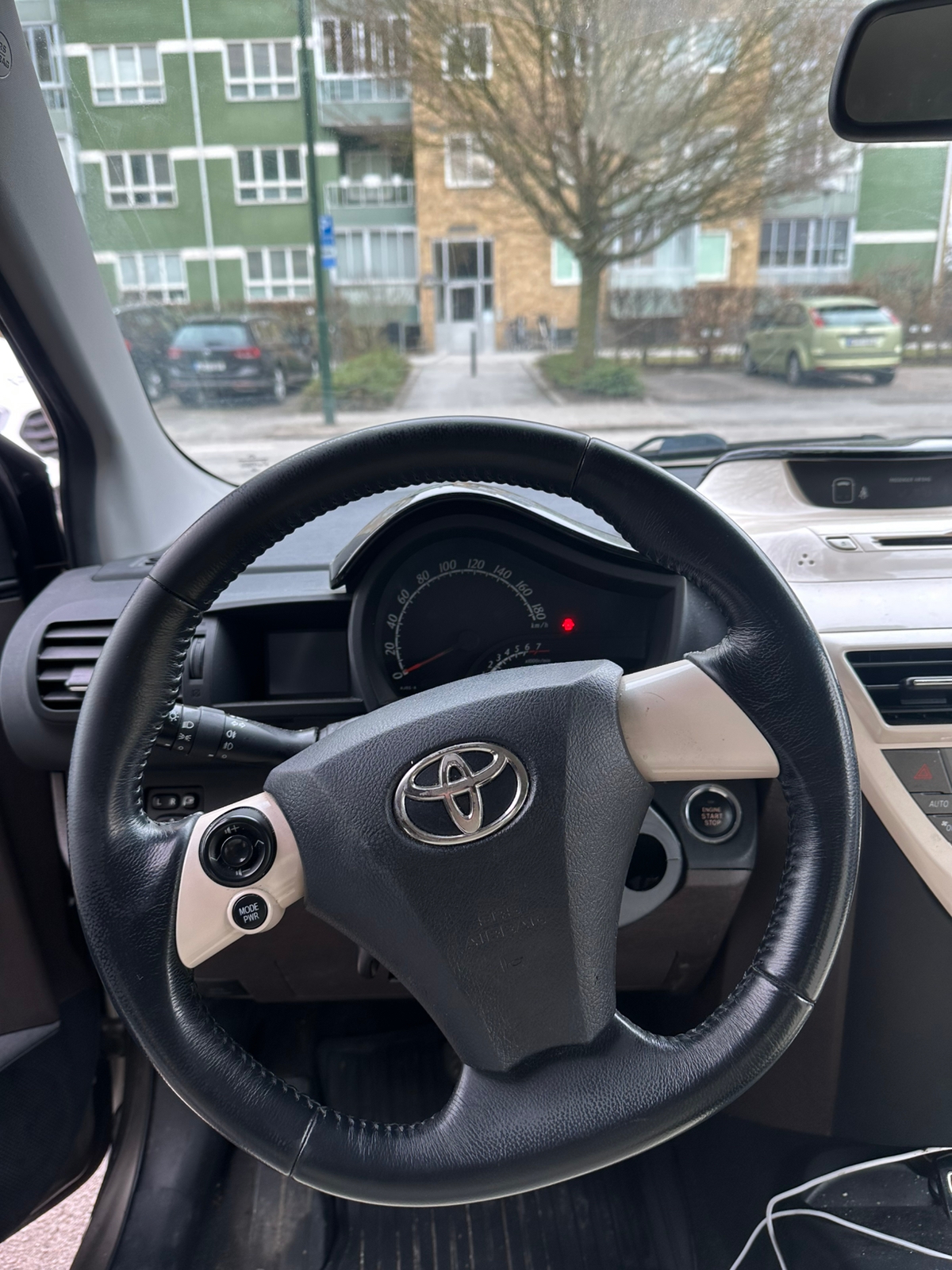 Toyota IQ 1.0 VVT-i Super CVT‐i 2010, bild 6/8