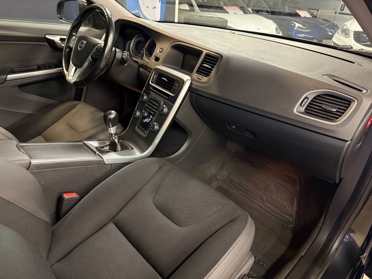 Volvo V60 D3 Momentum 2011, bild 7/10