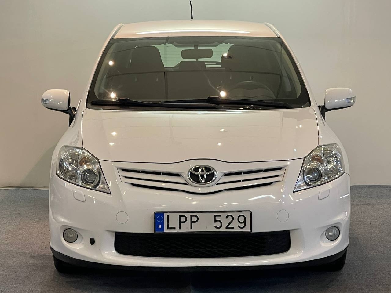 Toyota Auris 2011, bild 2/10